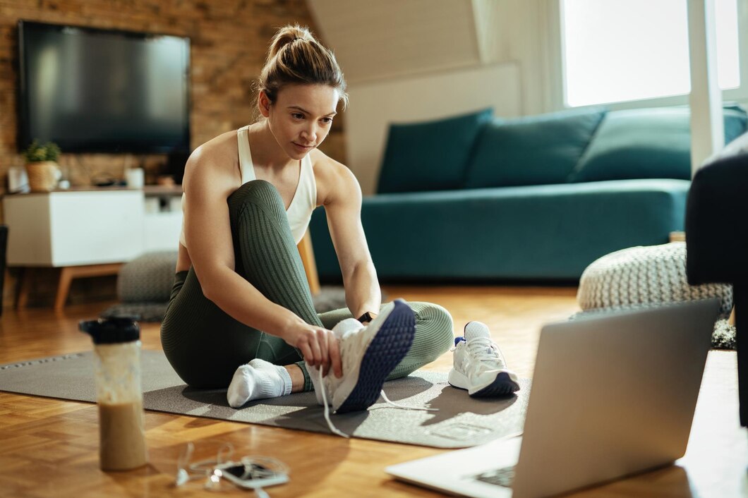 Jak utrzymać formę podczas pracy zdalnej: efektywne ćwiczenia do wykonywania w domu