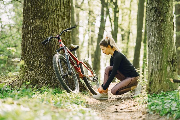 Nowe trendy w sportach outdoorowych: jak zmieniają nasze podejście do aktywności na świeżym powietrzu